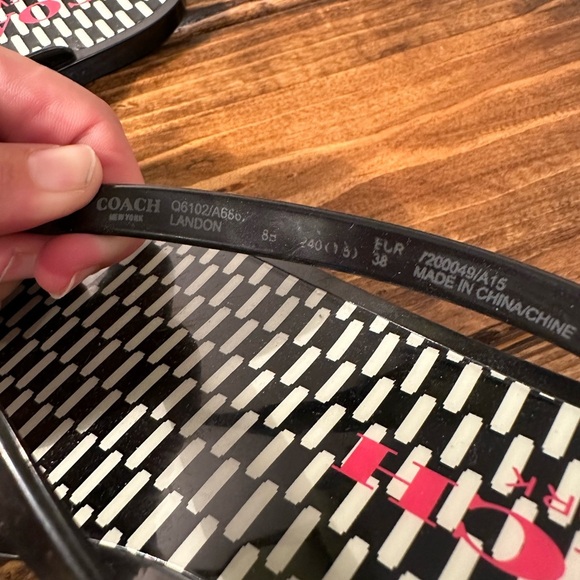 COACH Landon Black Jelly Flip Flop Sandals with Gold Bow sz: 8B - Picture 7 of 9